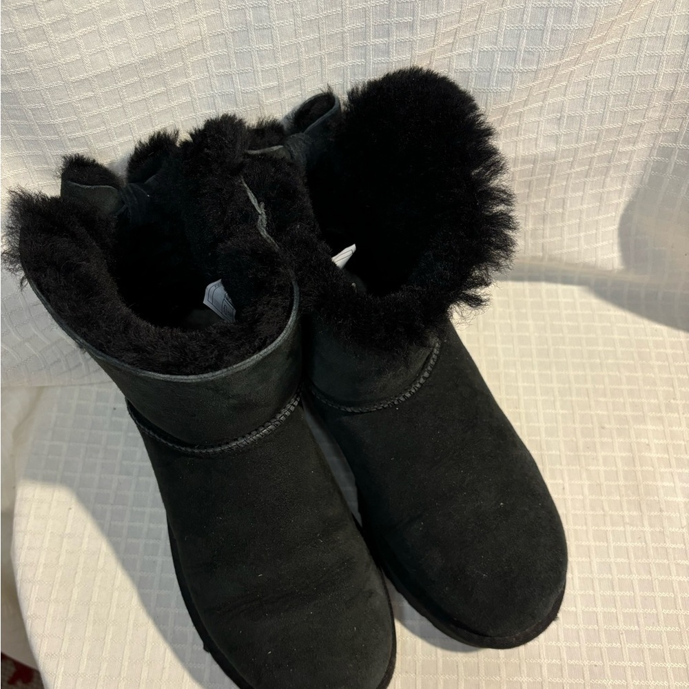 Ugg Australia WOMEN'S Ankle‎ Boot Black Naveah BOW Suede 1012808 Sz 8
